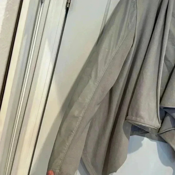 BlankNYC Gray Faux Leather Knit, Asymmetrical Zip Jacket Sz S - Picture 5 of 7